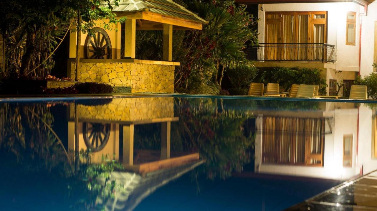 Elegant Hotel Kandy Kültér fotó